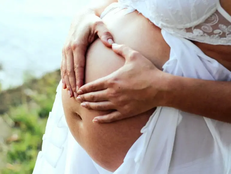 pregnant woman in natural  labor