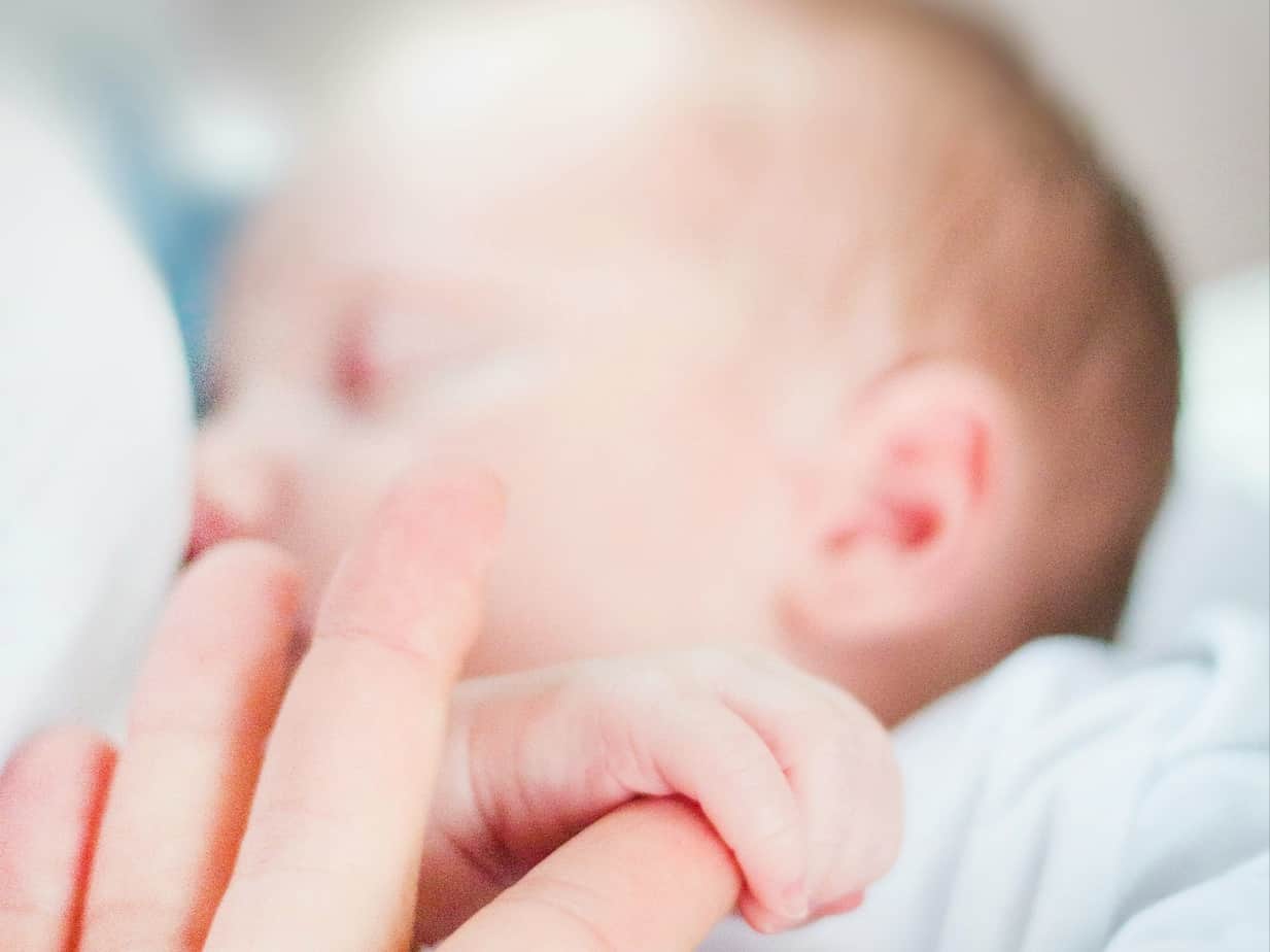How to breastfeed a newborn – all you need to know