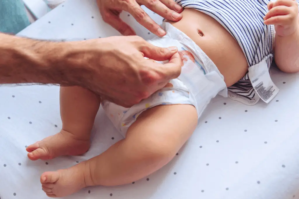 putting on a baby diaper the right way to prevent a blowout