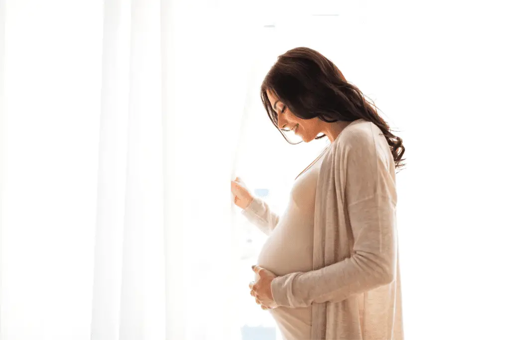 pregnant woman experiencing signs that labor is 24-48 hours away